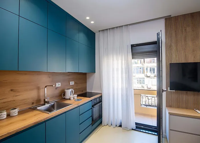 Super Center Apartment